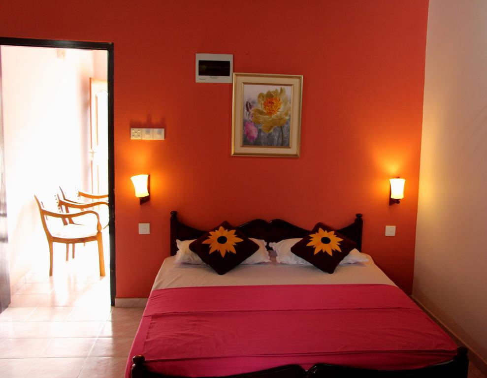 Holiday Guest Inn Negombo Zimmer foto